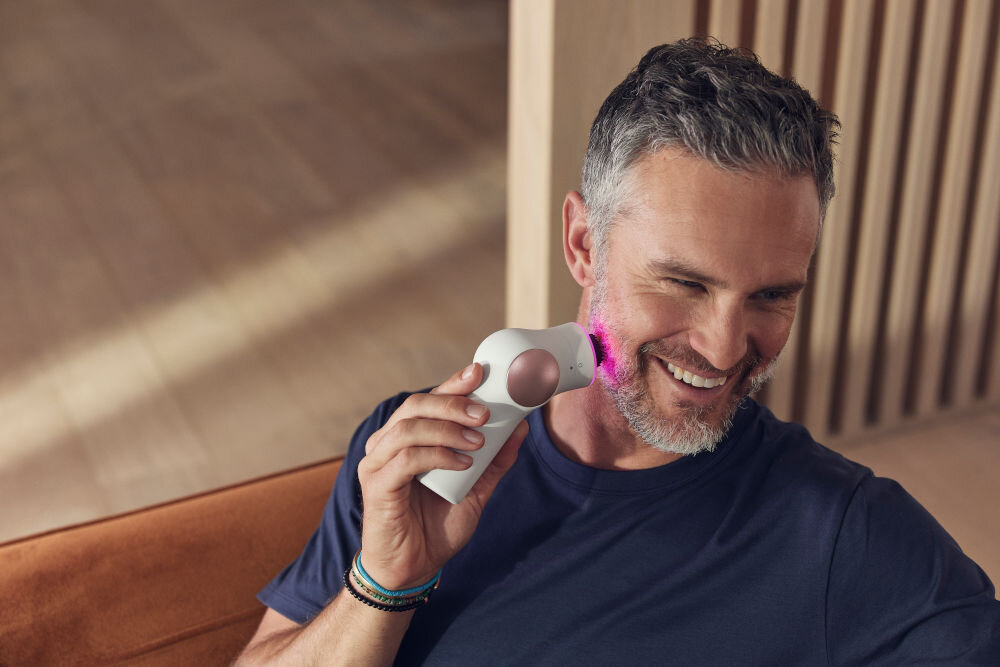 Urządzenie do pielęgnacji twarzy THERABODY TheraFace Pro TF02222-01 pielęgnacja masaż twarzy kompleksowe rozwiązanie szeroka gama terapii optymalne zdrowie wygląd skóry twarzy i szyi terapia perkusywna poprawa krążenia krwi odżywienie skóry redukcja napięcia mięśniowego zdrowszy bardziej  wyglad cery 