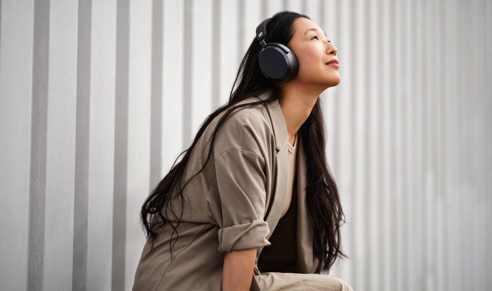 Słuchawki nauszne SENNHEISER Momentum 4 dźwięk funkcja smart pause