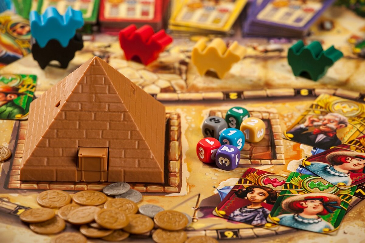 Gra planszowa LUCRUM GAMES Camel Up: Przebiegłe Wielbłądy GXP-707148 Zagraj całą rodziną