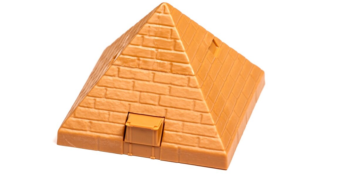 Gra planszowa LUCRUM GAMES Camel Up: Przebiegłe Wielbłądy GXP-707148 Piramida