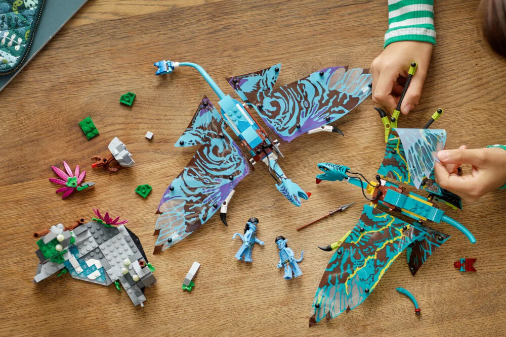 LEGO Avatar Pierwszy lot na zmorze Jake’a i Neytiri 75572 stworzenia sceneria