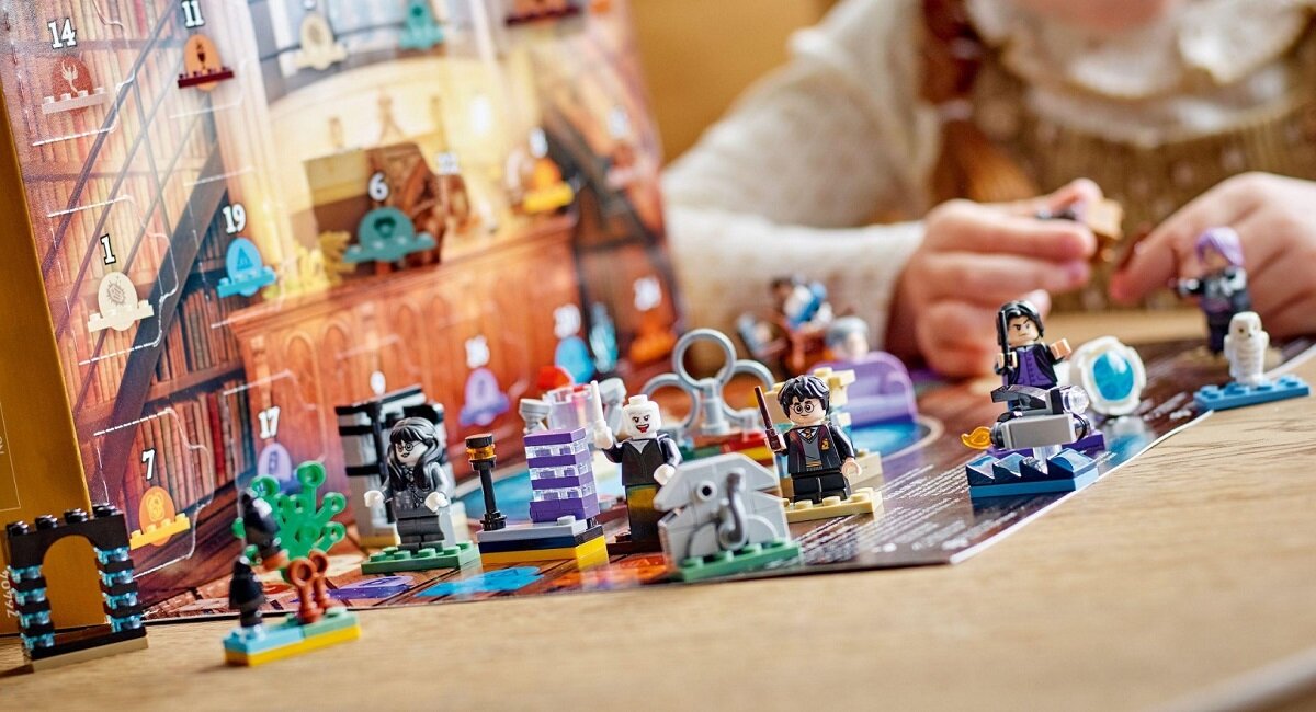 LEGO Harry Potter Kalendarz adwentowy 76404 Wiele możliwości zabawy