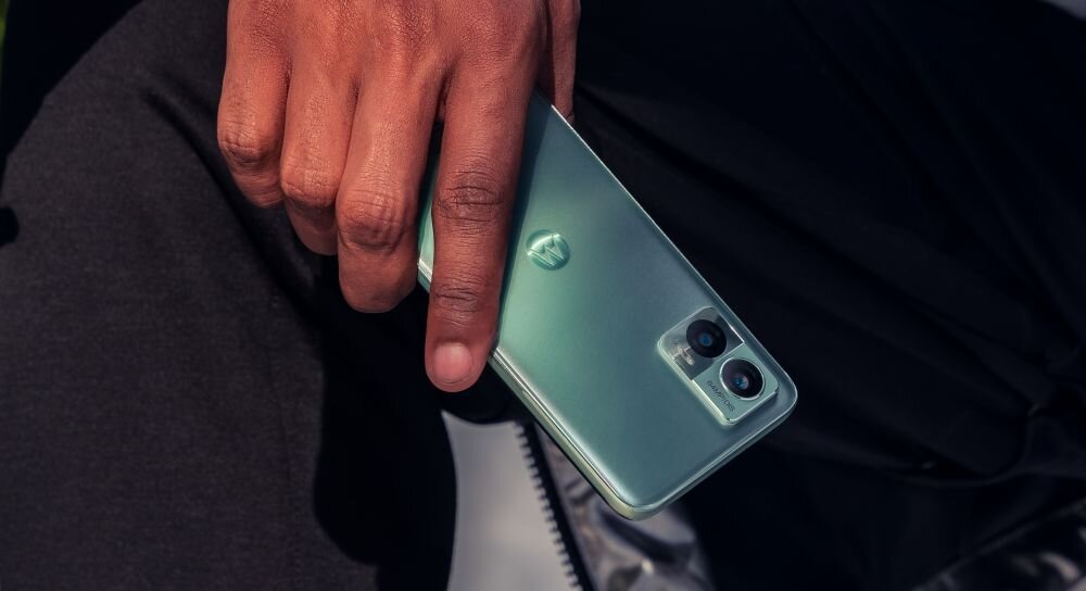Smartfon MOTOROLA Edge 30 Neo ekran bateria aparat procesor ram pamięć pojemność rozdzielczość zdjęcia filmy opis dane cechy blokady system łączność wifi bluetooth obudowa szkło odporność porty muzyka transfer sieć przekątna matryca waga czujniki