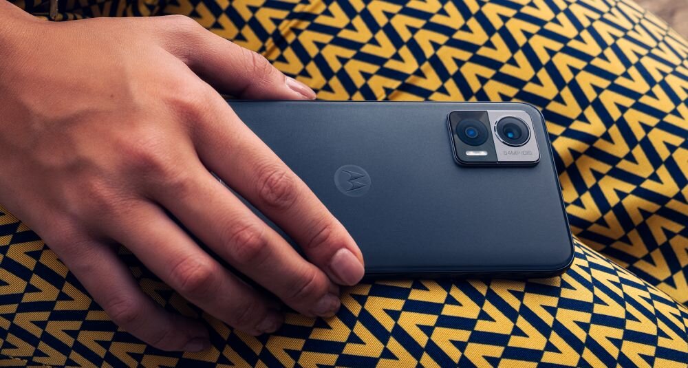 Smartfon MOTOROLA Edge 30 Neo ekran bateria aparat procesor ram pamięć pojemność rozdzielczość zdjęcia filmy opis dane cechy blokady system łączność wifi bluetooth obudowa szkło odporność porty muzyka transfer sieć przekątna matryca waga czujniki