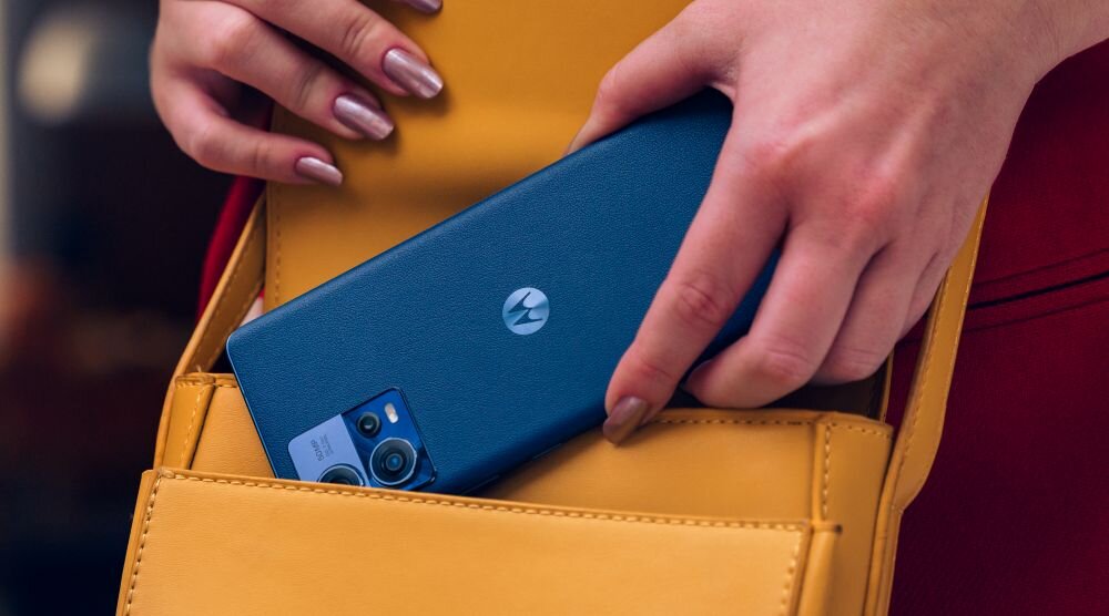 Smartfon MOTOROLA Edge 30 Fusion ekran bateria aparat procesor ram pamięć pojemność rozdzielczość zdjęcia filmy opis dane cechy blokady system łączność wifi bluetooth obudowa szkło odporność porty muzyka transfer sieć przekątna matryca waga czujniki
