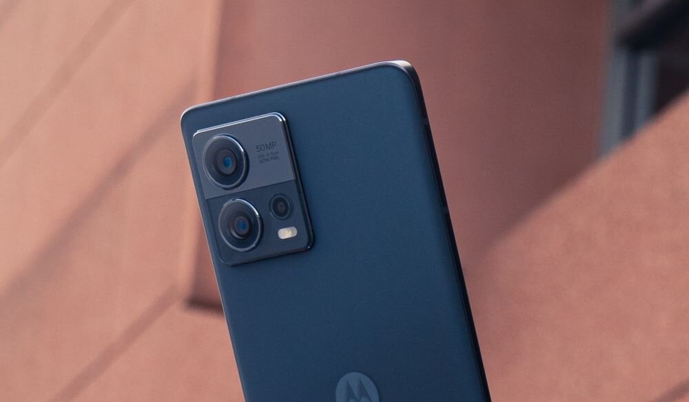 Smartfon MOTOROLA Edge 30 Fusion ekran bateria aparat procesor ram pamięć pojemność rozdzielczość zdjęcia filmy opis dane cechy blokady system łączność wifi bluetooth obudowa szkło odporność porty muzyka transfer sieć przekątna matryca waga czujniki
