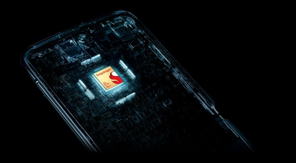 Smartfon MOTOROLA Razr 2022 ekran bateria aparat procesor ram pamięć pojemność rozdzielczość zdjęcia filmy opis dane cechy blokady system łączność wifi bluetooth obudowa szkło odporność porty muzyka transfer sieć przekątna matryca waga czujniki