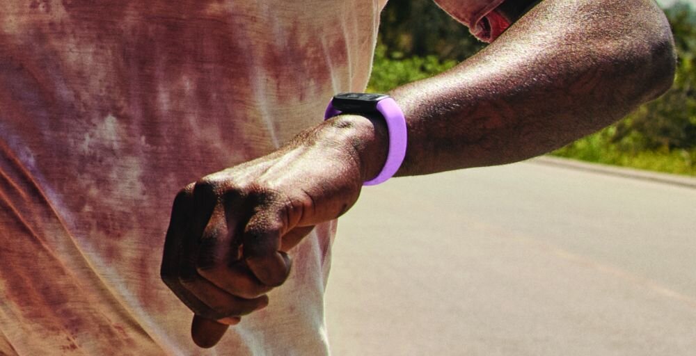 Smartband FITBIT Inspire 3 ekran bateria czujniki zdrowie sport pasek ładowanie pojemność rozdzielczość łączność sterowanie krew puls rozmowy smartfon aplikacja