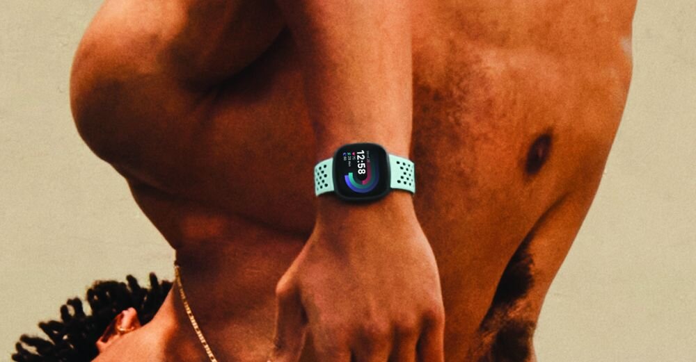 Smartwatch FITBIT Versa 4 ekran bateria czujniki zdrowie sport pasek ładowanie pojemność rozdzielczość łączność sterowanie krew puls rozmowy smartfon aplikacja