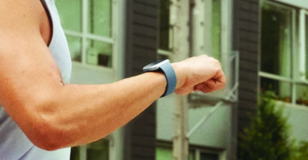 Smartwatch FITBIT Versa 4 ekran bateria czujniki zdrowie sport pasek ładowanie pojemność rozdzielczość łączność sterowanie krew puls rozmowy smartfon aplikacja