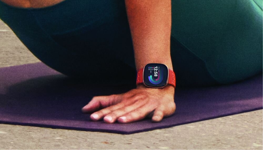 Smartwatch FITBIT Versa 4 ekran bateria czujniki zdrowie sport pasek ładowanie pojemność rozdzielczość łączność sterowanie krew puls rozmowy smartfon aplikacja