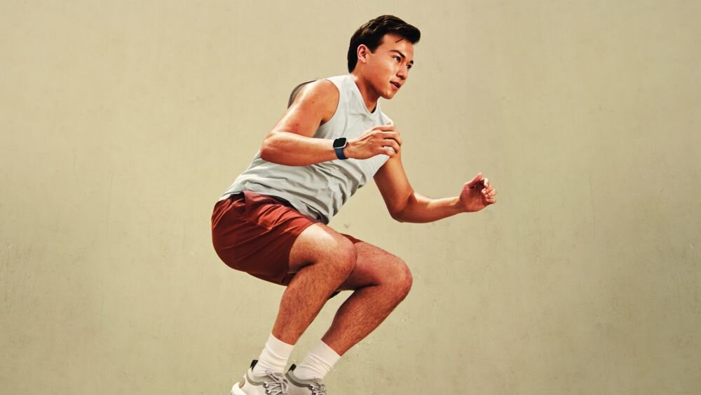 Smartwatch FITBIT Versa 4 ekran bateria czujniki zdrowie sport pasek ładowanie pojemność rozdzielczość łączność sterowanie krew puls rozmowy smartfon aplikacja