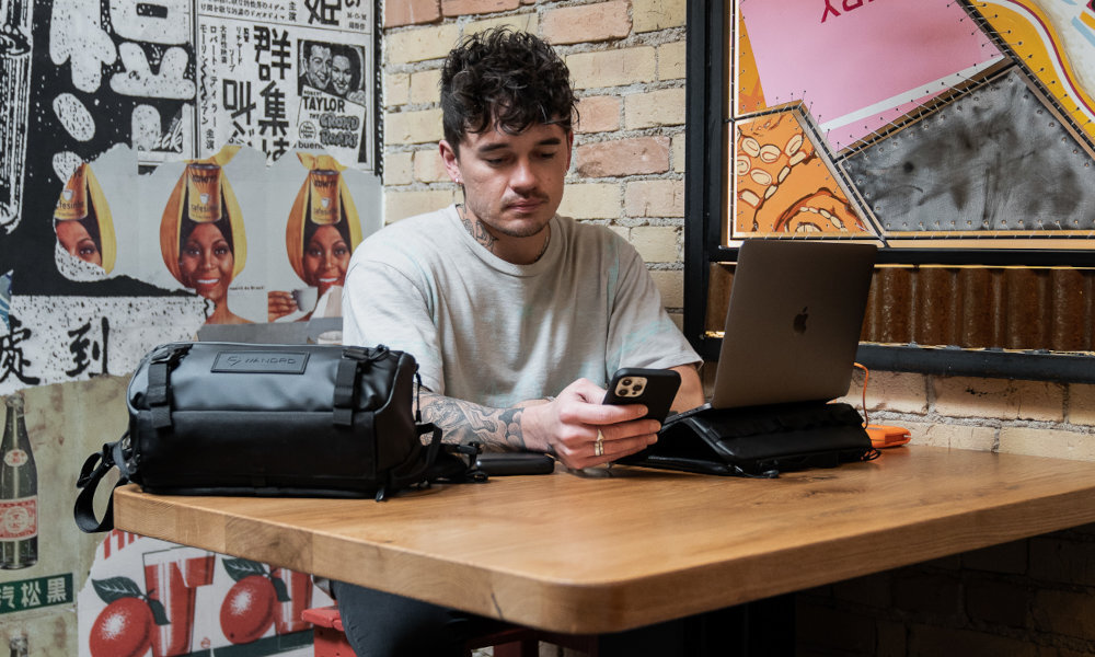 Etui na laptopa WANDRD Laptop Case 16 cali Czarny specjalne punkty montażu, miejski styl, komfort przemieszczania