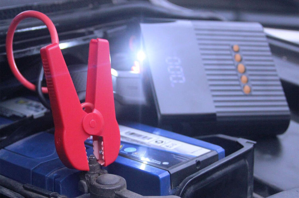 4smarts PitStop+ jump starter powerbank do samochodu i motocykla