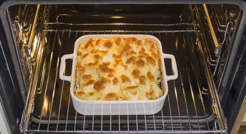 GORENJE BOS6737SYB funkcja zapiekanka chrupiąca skórka lasagne mięs ziemniaki