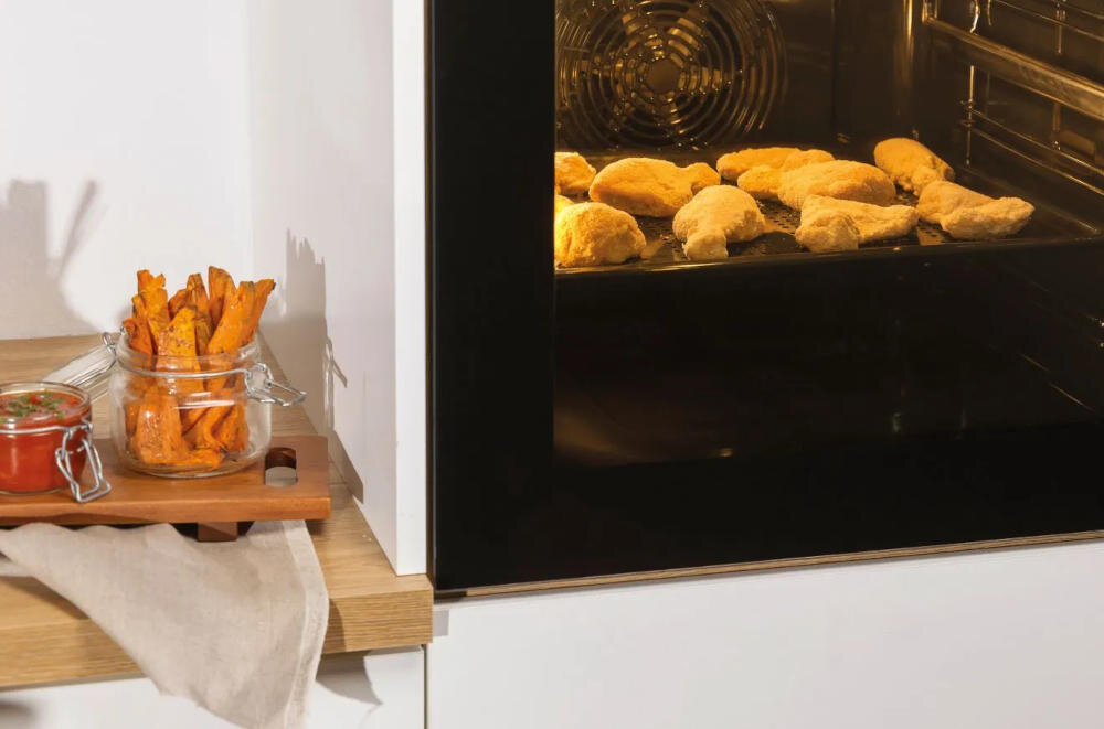 GORENJE BOS6737SYB chrupkie smaczne smażone jedzenie metoda pieczenie gorące powietrze blacha