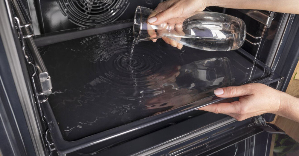 Piekarnik GORENJE BOS6737SYW czyszczenie para AquaClean usunięcie plam tłuszczu