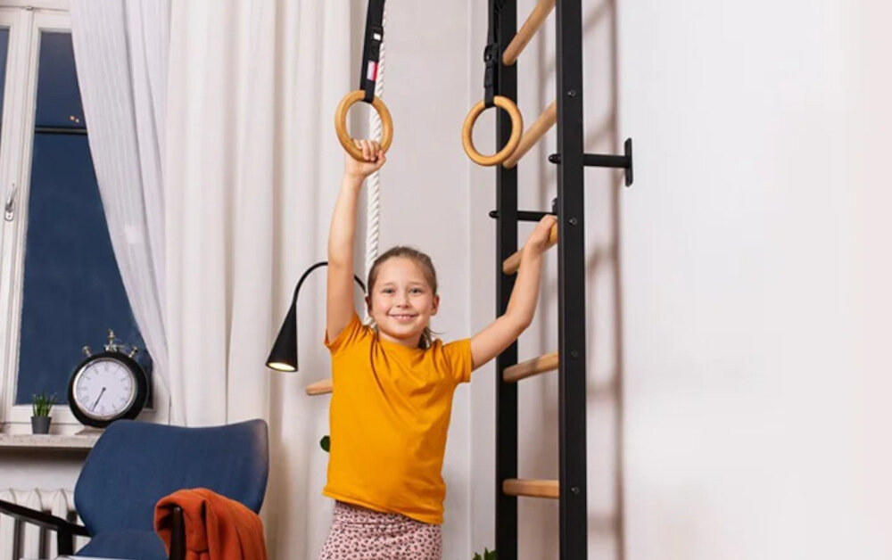 Drabinka gimnastyczna BENCHK 311B A076 + Drążek – Akcesoria dwa kolka gimnastyczne