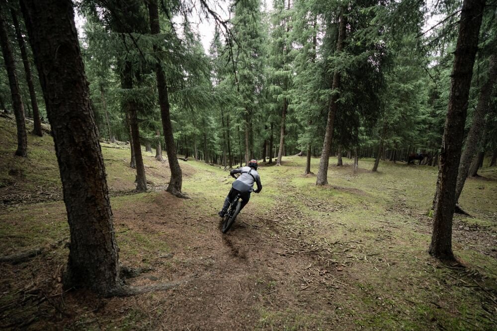 Kamera sportowa DJI Osmo Action 3 sport montaż nagrywanie stabilizacja montaż edycja filtry ostrość śledzenie tryby bateria akumulator zasilanie ładowanie rozdzielczość filmy obudowa odporność wielkość łączność sterowanie
