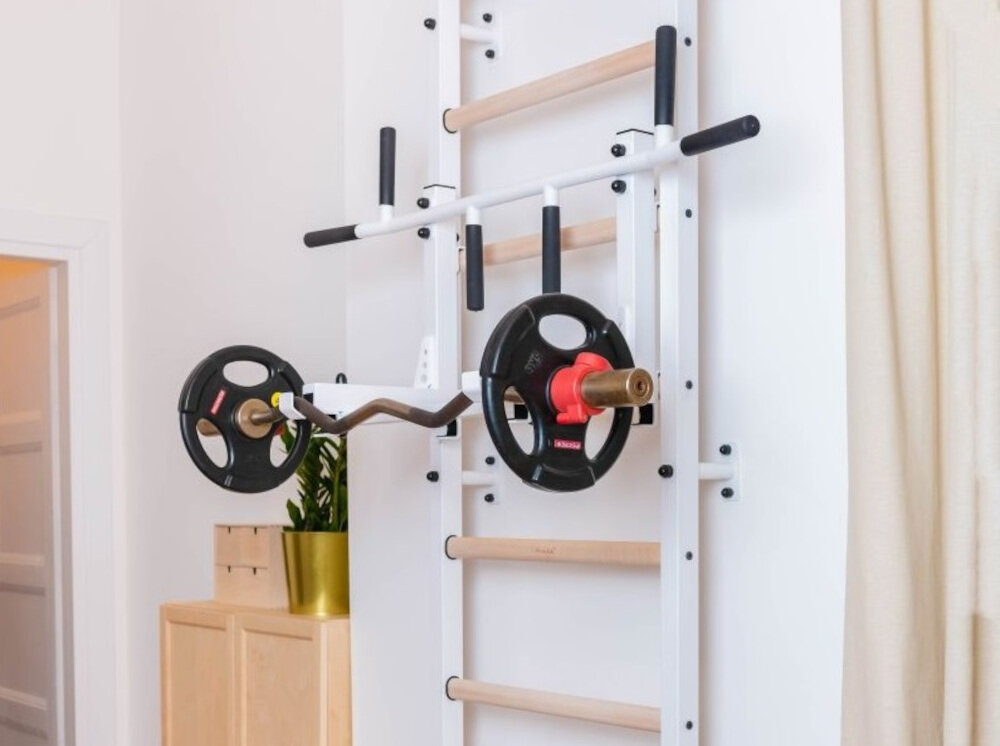 Drabinka gimnastyczna BENCHK 713W + Drążek - Poręcz – Ławka drazek dopodciagania z wysokiej jakosci metalu 6 ergonomicznie zaprojektowanych uchwytow antyposlizgowa powloka 4 haki o grubosci 4 mm filcowy podklad rola chwytu pod sztange regulacja wysokosci