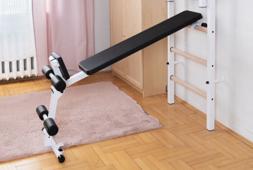 Drabinka gimnastyczna BENCHK 713W + Drążek - Poręcz – Ławka dwustronna laweczka trenongowa dodatkowe siedzisko cztery rolki pod kolana z integralnego poliuretanu