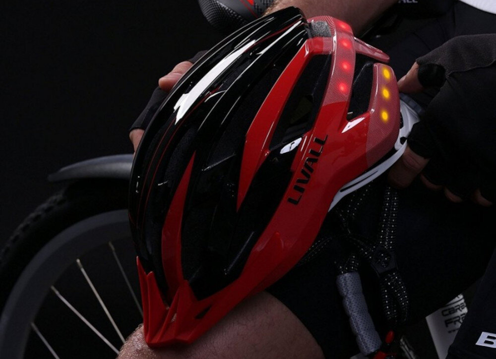 Kask rowerowy LIVALL MT1 Neo Czerwony MTB z lampką (rozmiar M) Intercom i nawigacja głosowa Funkcja PTT Walkie-Talkie Nawigacja głosowa obsługa asystenta