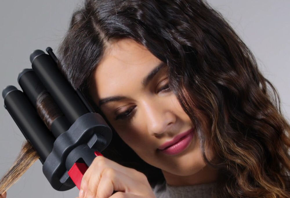 Falownica REVLON RVIR3056UKE miękkie naturalne fale wyrazista plażowa fryzura idealne rozwiązanie praktyczny sprzęt stylizacja włosówn modne loki szybko i prosto na specjalną oakzję odrobina świezości
