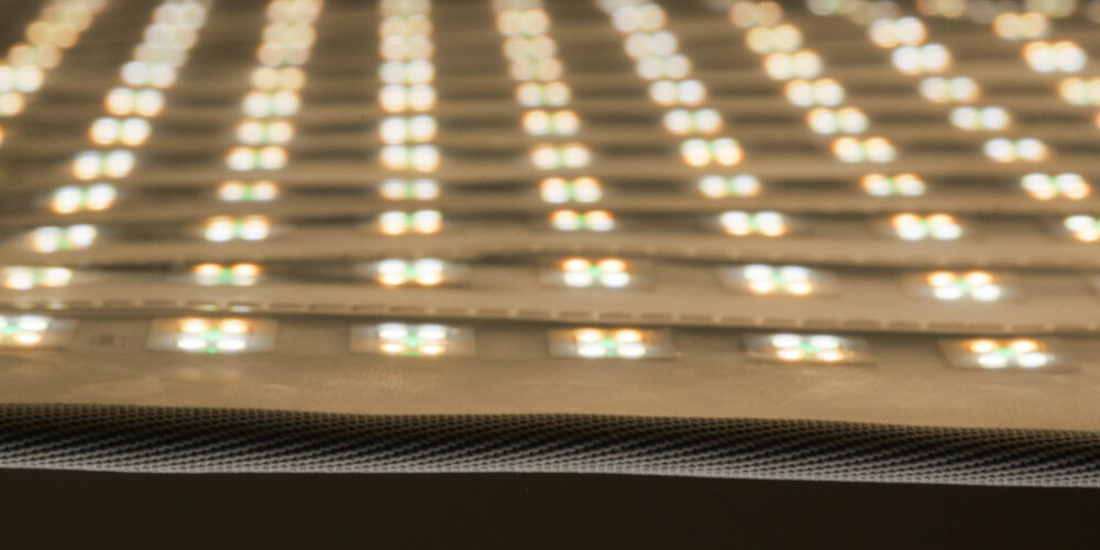 Lampa LED AMARAN F22x pokrętło, aplikacja mobilna, temperaturę barwową światła, od 2500 K do 7500 K, szerokiemu zakresowi regulacji
