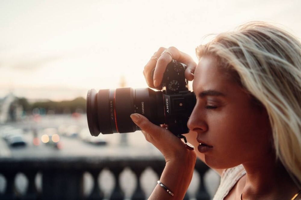 Obiektyw SAMYANG AF 24-70mm F2.8 ogniskowa przysłona ostrość pierścienie optyka soczewki powłoki montaż bagnet światło jasność zoom filtry waga