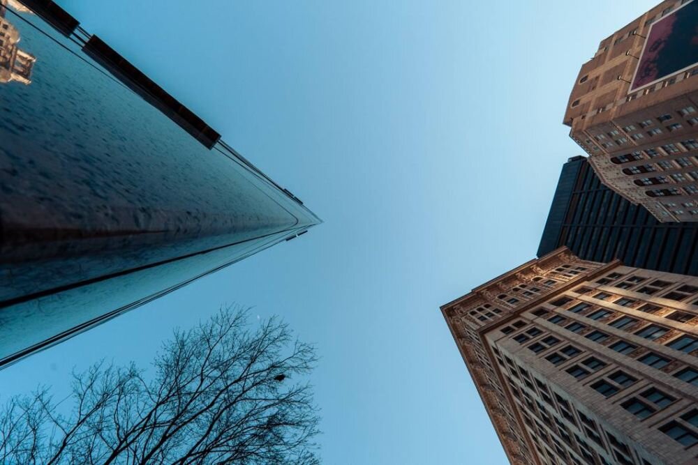 Obiektyw SAMYANG AF 12mm F2.0  ogniskowa przysłona ostrość pierścienie optyka soczewki powłoki montaż bagnet światło jasność zoom filtry waga