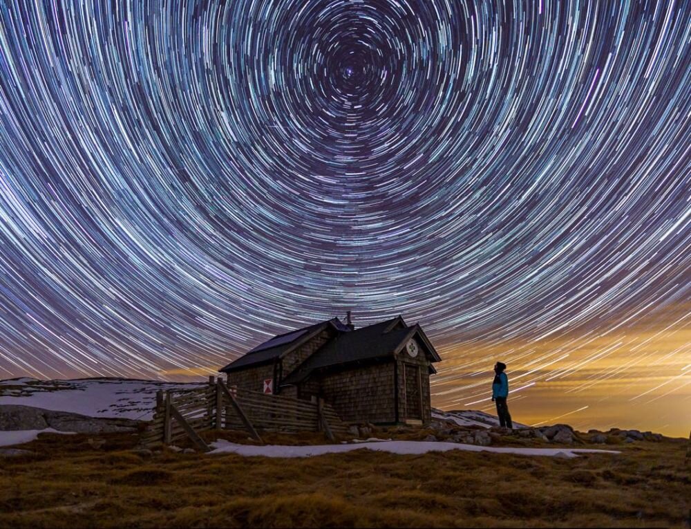Obiektyw SAMYANG AF 12mm F2.0  ogniskowa przysłona ostrość pierścienie optyka soczewki powłoki montaż bagnet światło jasność zoom filtry waga