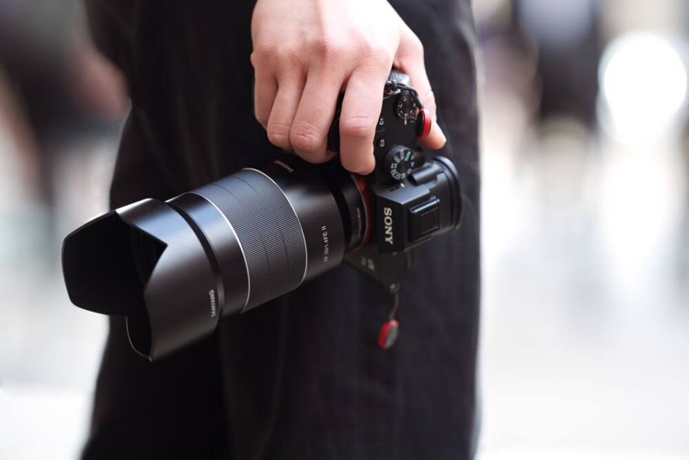Obiektyw SAMYANG AF 35mm f-1.4 SONY FE II   ogniskowa przysłona ostrość pierścienie optyka soczewki powłoki montaż bagnet światło jasność zoom filtry waga