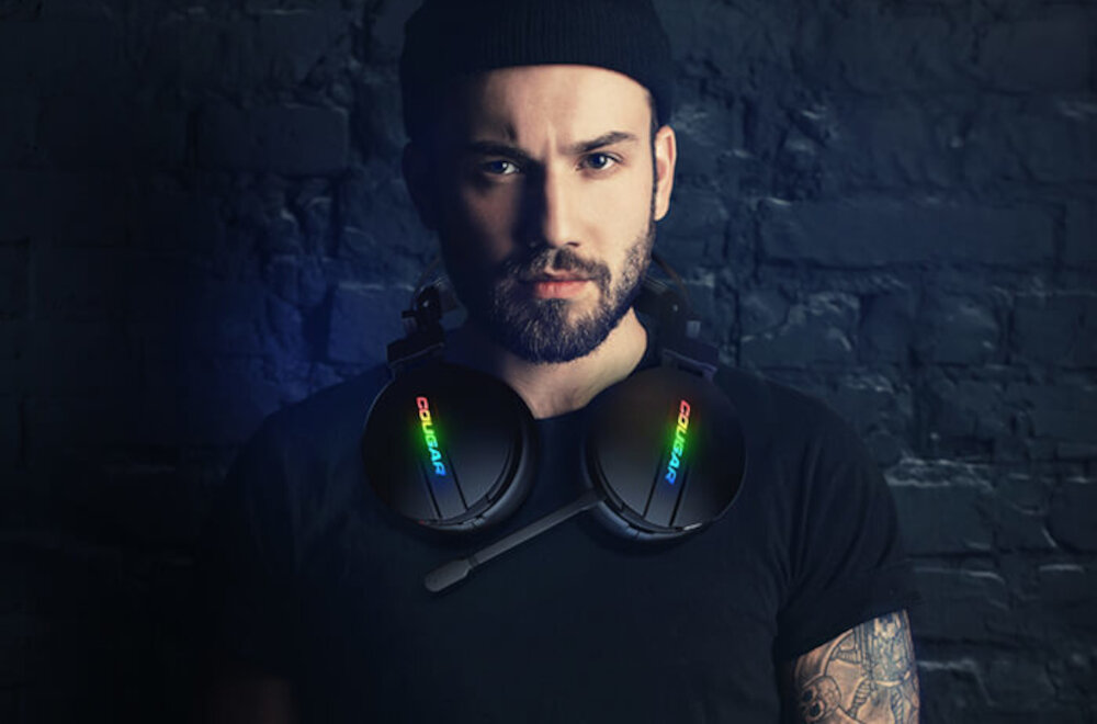 Słuchawki COUGAR Omnes Essential design wysoka klasa estetyka  podświetlenie aktywna redukcja szumów brzmienie przetworniki zasięg czas pracy czas działania mikrofon dopasowanie