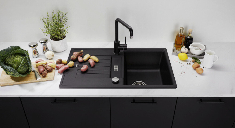 BATERIA KUCHENNA BLANCO MILI 526665 czarny mat lifestyle kuchnia zlewozmywak