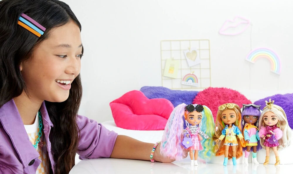 Lalka Barbie Extra Minis Stroj w stokrotki Teczowe kucyki HHF82 wielkosc stylizacje