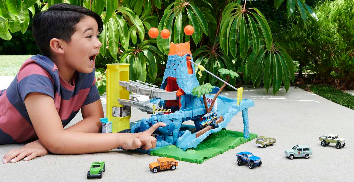 Tor Matchbox Prawdziwe Przygody Wulkan HHW21 małe metalowe pojazdy dcc realistyczne zestaw z torem zabawa w popychanie pojazdów