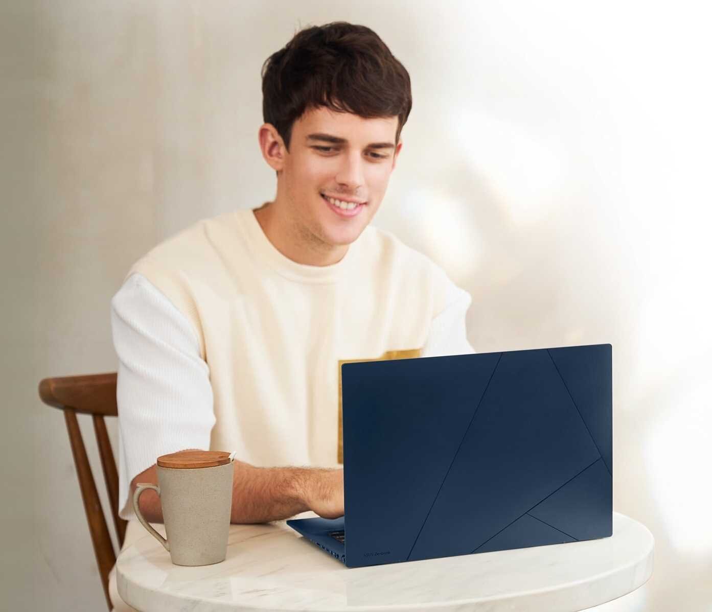 Laptop ASUS ZenBook 14 UX3402 - ASUS WiFi Master Premium