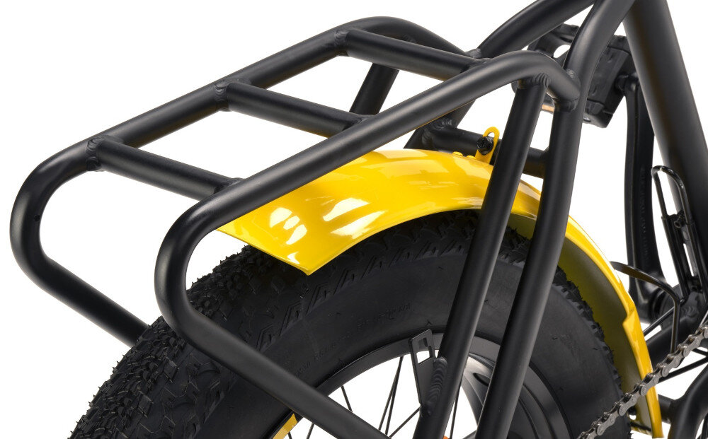 Rower elektryczny DUCATI Scrambler SCR-X U17 20 cali Czarno-żółty zbliżenie na bagażnik widok pod skosem bagażnik bezpieczne i wygodne przewożenie rzeczy składana stopka w centralnym punkcie ciężkości