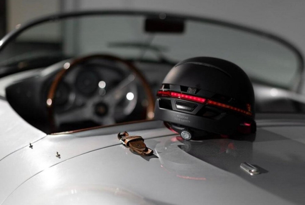 Kask LIVALL BH51M Neo Szary z lampką (rozmiar M) Widoczność i oświetlenie światło przednie, tylne, STOP oraz kierunkowskazy Kąt świecenia 270° adaptacyjny tryb pracy 