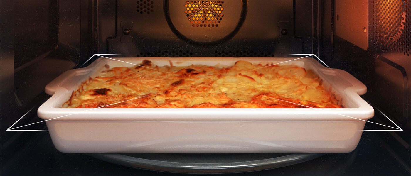 Naczynie z zapiekanką włożone do kuchenki mikrofalowej Samsung MC28A5135CK, która dostępna jest w ofercie sklepu Media Expert Naczynie z zapiekanką włożone do kuchenki mikrofalowej Samsung MC28A5135CK, która dostępna jest w ofercie sklepu Media Expert