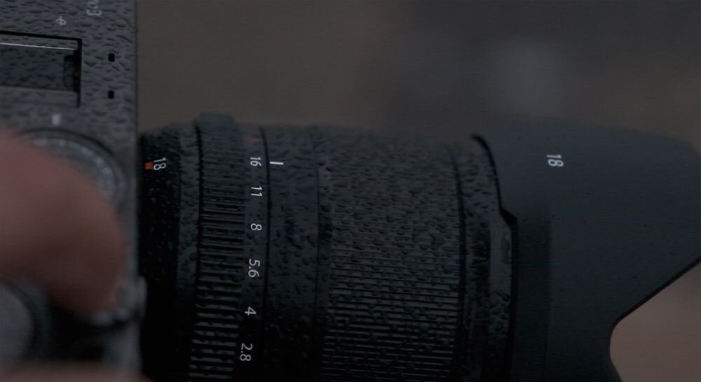 Obiektyw FUJINON XF 18mm f-1.4 ogniskowa przysłona ostrość pierścienie optyka soczewki powłoki montaż bagnet światło jasność zoom filtry waga