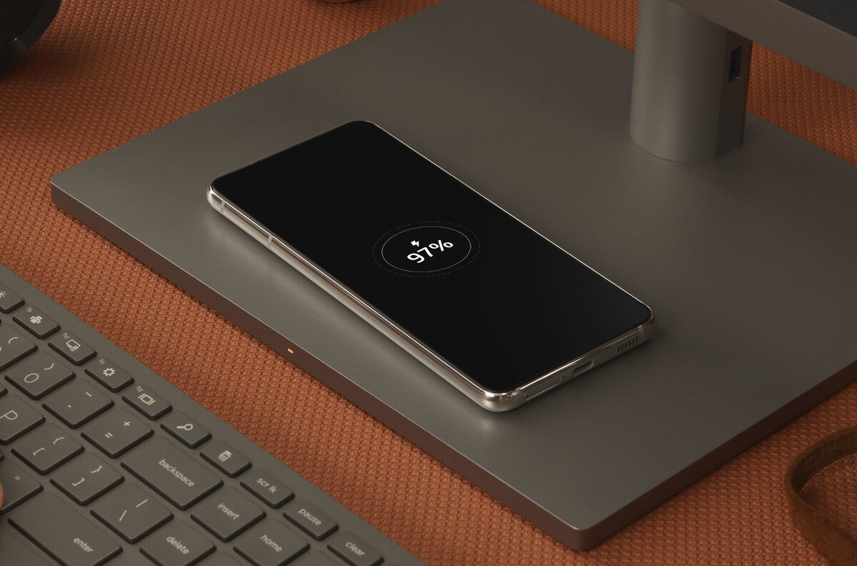 Komputer HP Envy 34-C0129NW ladowanie bezprzewodowe smartfona