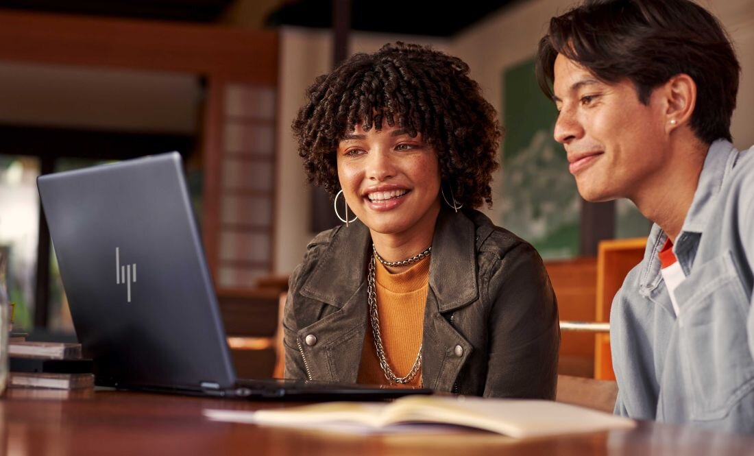 Laptop HP Spectre x360 16 - aluminium z recyklingu 