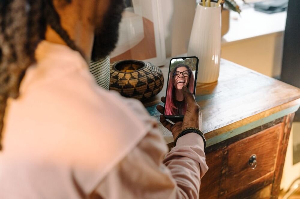 Smartfon NOKIA C21 Plus   ekran bateria aparat procesor ram pamięć pojemność rozdzielczość zdjęcia filmy opis dane cechy blokady system łączność wifi bluetooth obudowa szkło odporność porty muzyka transfer sieć przekątna matryca waga czujniki