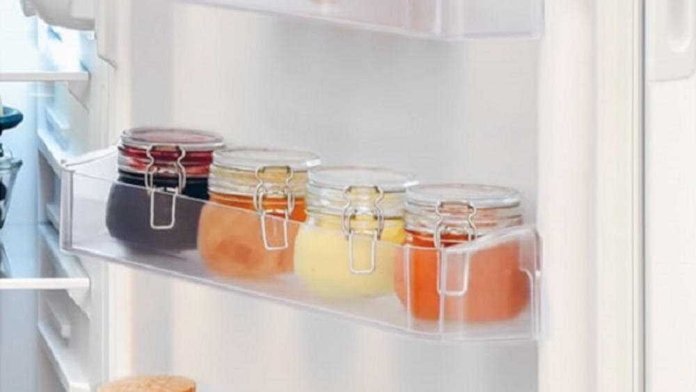 CANDY C1DV145SFW lodówka półeczki balkoniki przechowywanie produkty spożywcze napoje nabiał jajka porządek