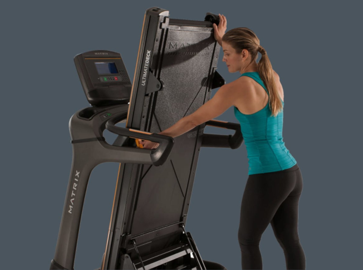 Bieżnia elektryczna MATRIX rozmiar kompaktowy złożenie