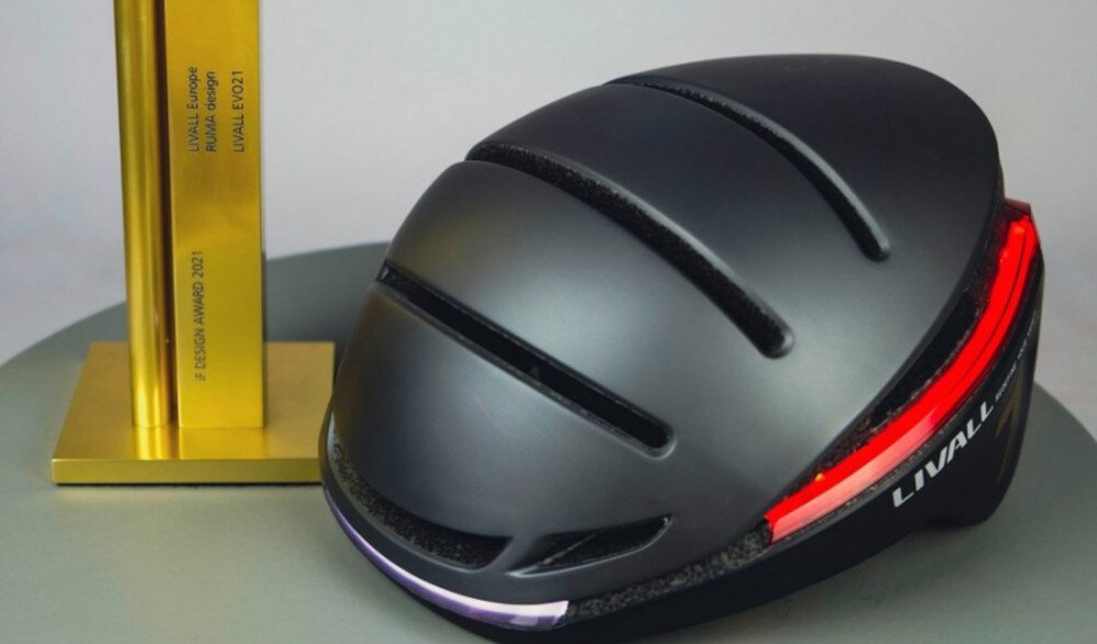 Kask rowerowy LIVALL EV021 Czarny Miejski z lampką (rozmiar L) Wydajna bateria i oszczędność Akumulator o pojemności 600 mAh do 10 godzin pracy w trybie oświetlenia Tryb automatycznego uśpienia i wybudzenia kontrola