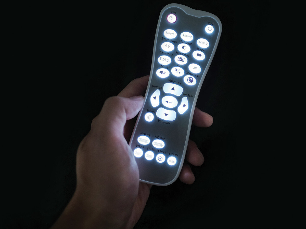 Projektor OPTOMA 4K400STx podswietlany pilot