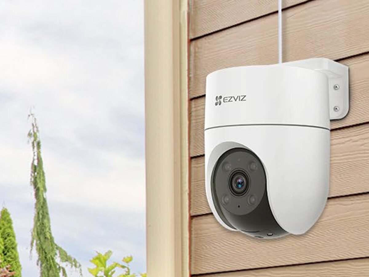 Kamera EZVIZ H8C - Łatwy montaż w kilka minut, kamera przyczepiona do elewacji budynku