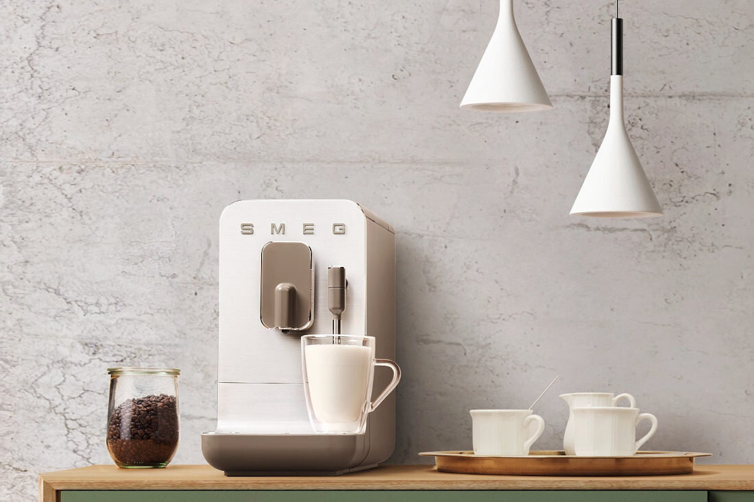 Ekspres SMEG BCC02TPMEU srebrny  konserwacja latwe czyszczenie